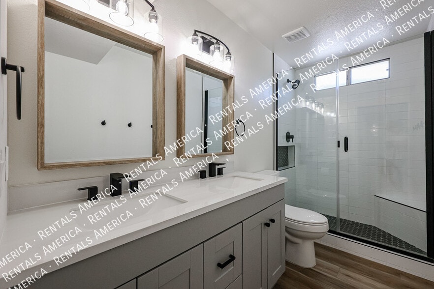 Building Photo - 1430 E Bell De Mar Dr