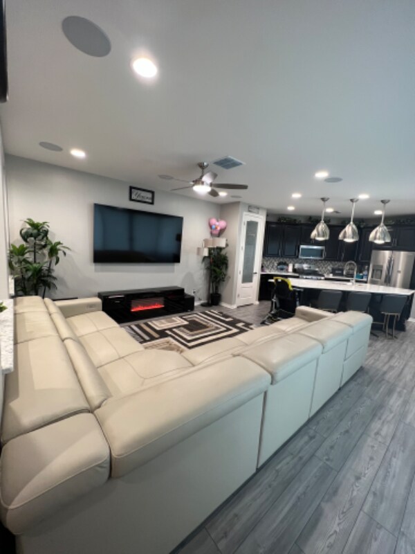 Building Photo - 4123 E Jones St