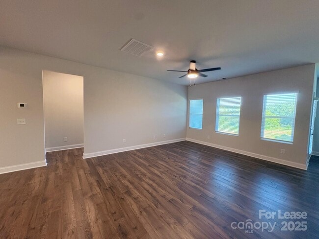 Building Photo - 1038 Mapletree Ln
