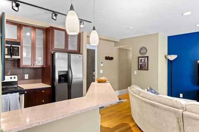 Building Photo - Stunning Industrial-Chic Loft in the Heart of Capitol Hill