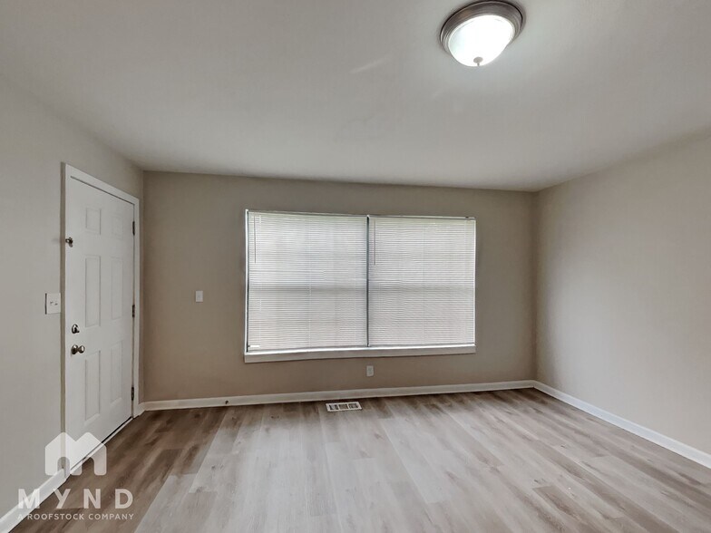 Building Photo - 6627 Almond Ave