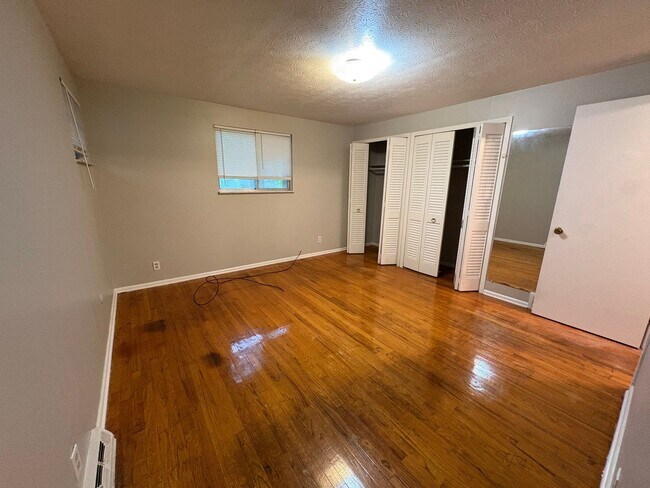 Building Photo - Beautiful Split Level House 3 bedroom 1 ba...