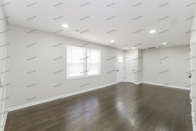 Building Photo - 10706 Ewing Ave