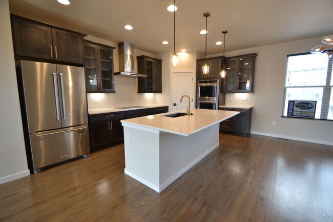 Building Photo - 2 Bedroom Home with VIEWS of the Mountains