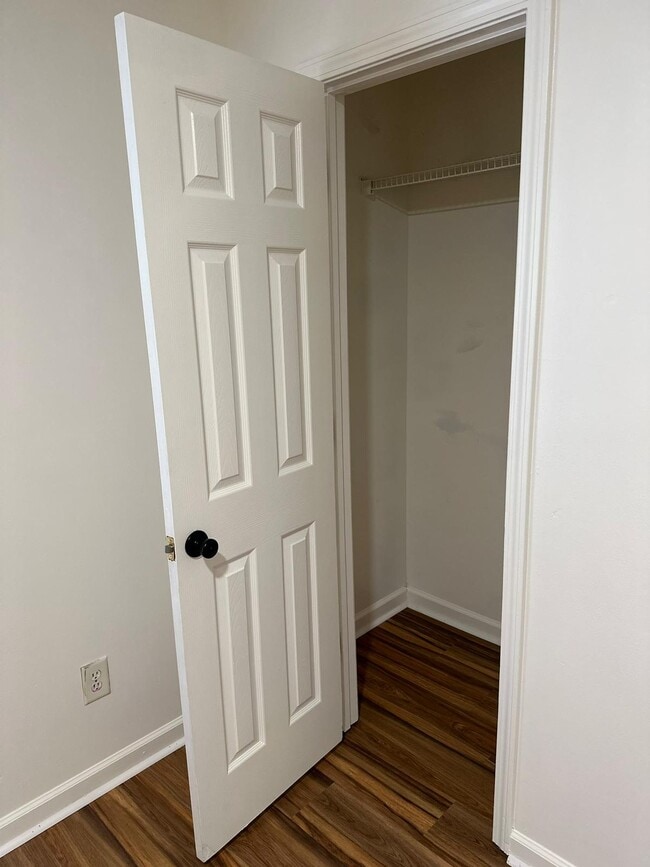 Building Photo - 108 Marshall Dr