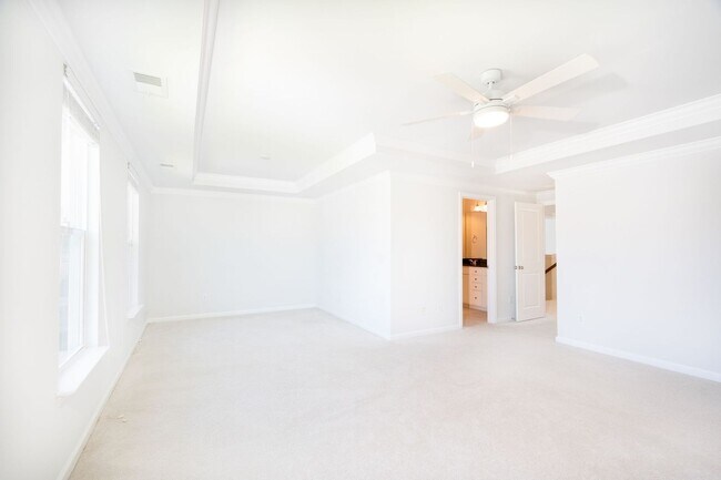 Building Photo - Spacious Living in the Heart of West Ashley