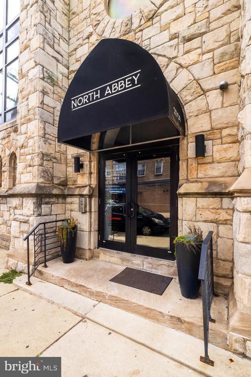 Building Photo - 2701 W Girard Ave