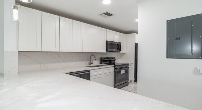 Building Photo - 2830 SW 13th St