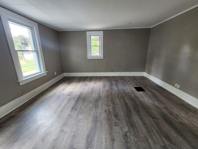 Building Photo - Three Bedroom Single Family Home!