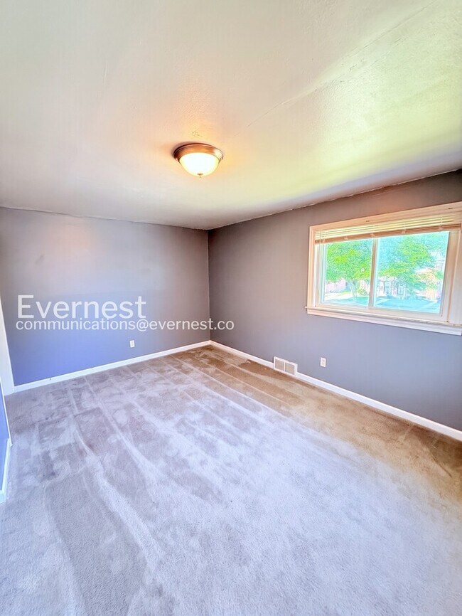 Building Photo - 15380 Meyers Rd