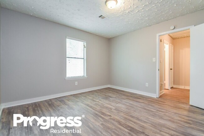 Building Photo - 5385 Walker Rd