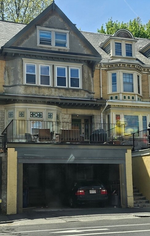Building Photo - 686 Washington St