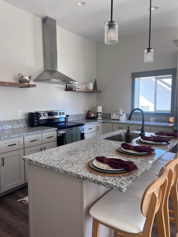 Building Photo - 420 W 18th St