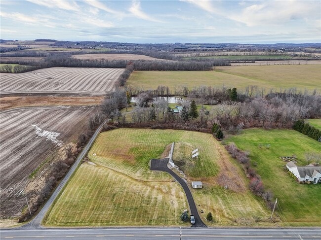 Building Photo - 2654 Whalen Rd