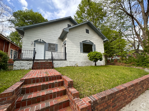Building Photo - 1111 Lawton Pl SW
