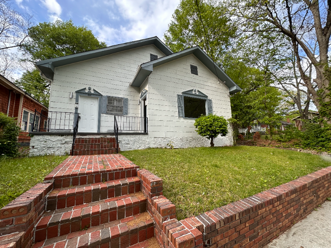 Primary Photo - 1111 Lawton Pl SW