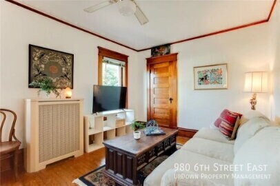 Building Photo - 980 6th St E