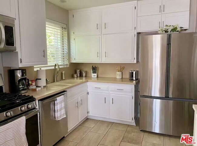 Building Photo - 5944 Irvine Ave