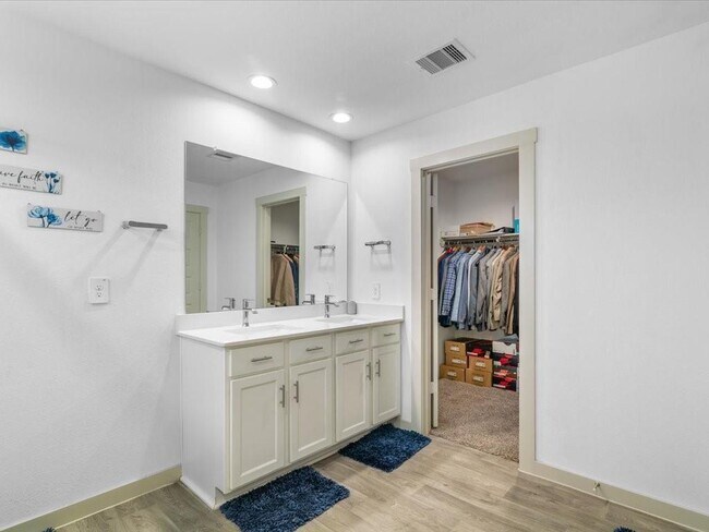 Building Photo - 1702 Maclane Ct