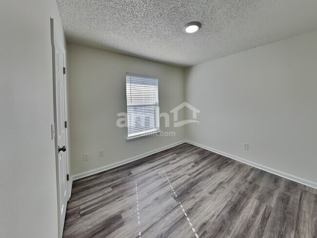 Building Photo - 145 Johns Glen Dr