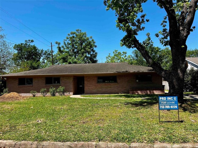 Building Photo - 8106 Mullins Dr
