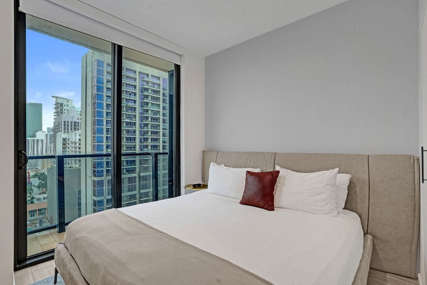 Building Photo - 398 NE 5th St