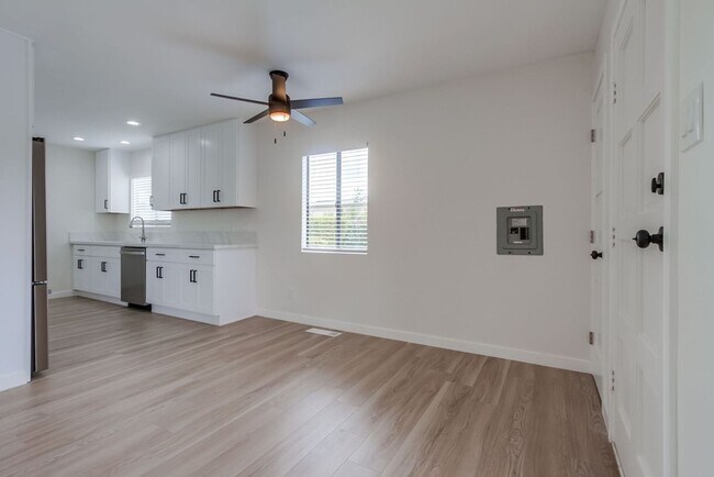 Building Photo - Charming Fully Remodeled 3-Bedroom Home in...