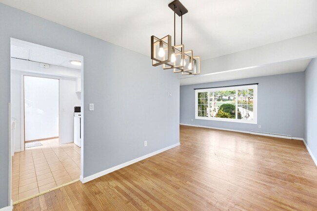 Building Photo - 8983 Highland Dr