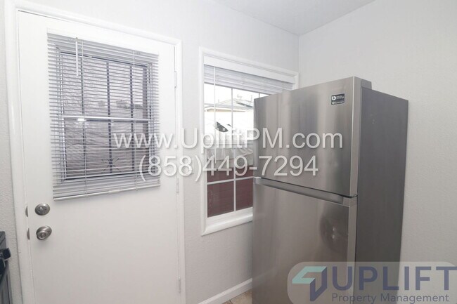 Building Photo - 4833 Castle Ave