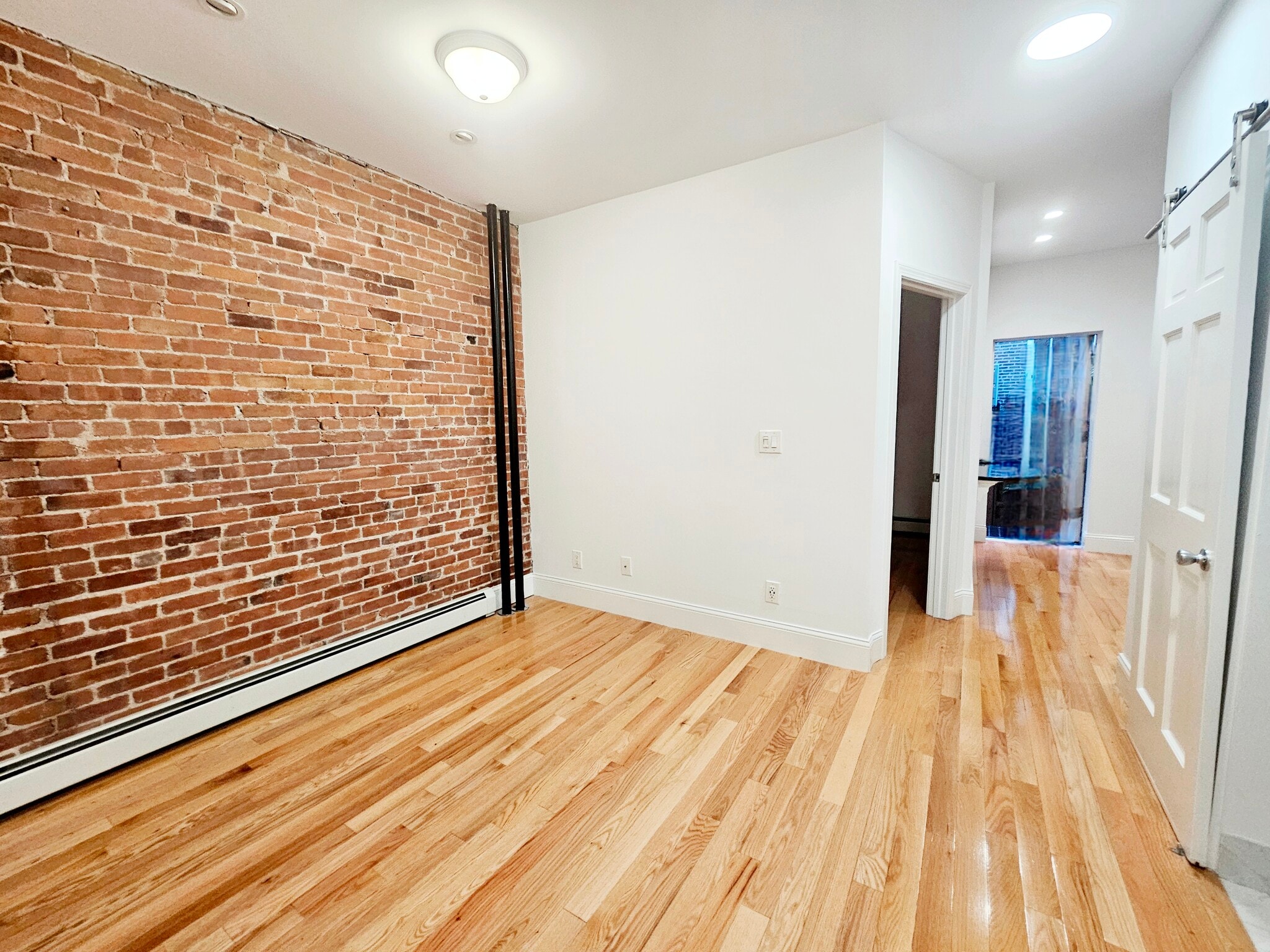 Building Photo - 53 Joy St