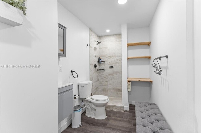 Building Photo - 8220 Hawthorne Ave