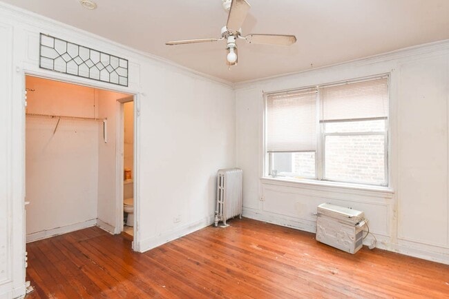 Building Photo - 4060 N Kenmore Ave