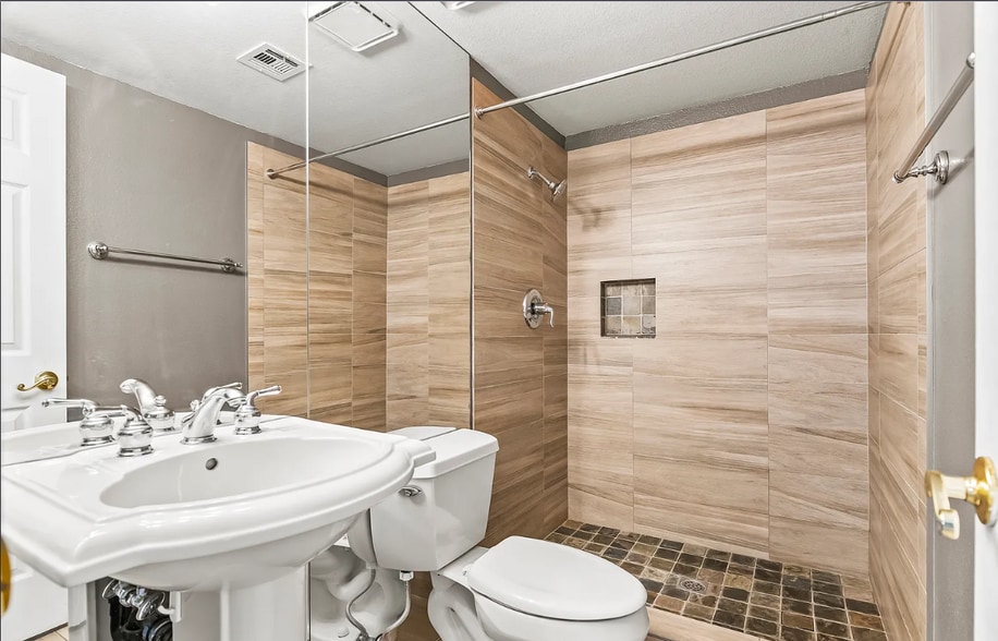 Downstairs Bathroom - 7474 Puritan Ave