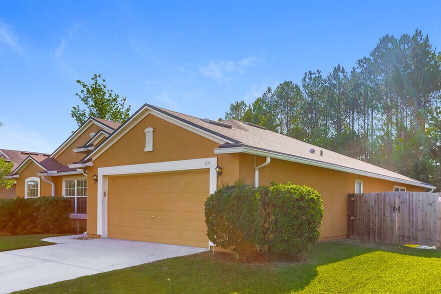Building Photo - 1814 Hollow Glen Dr