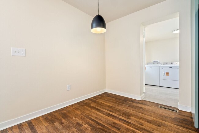 Building Photo - 720 Harper Ave