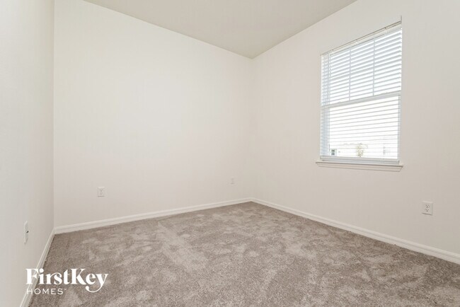 Building Photo - 315 Corbel Ln