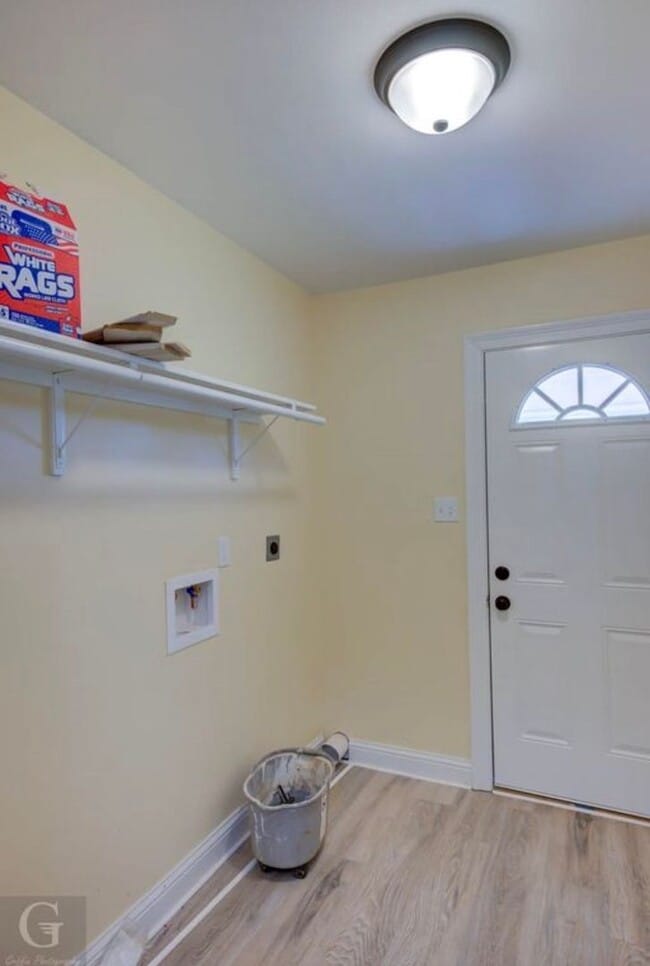 Building Photo - New New New