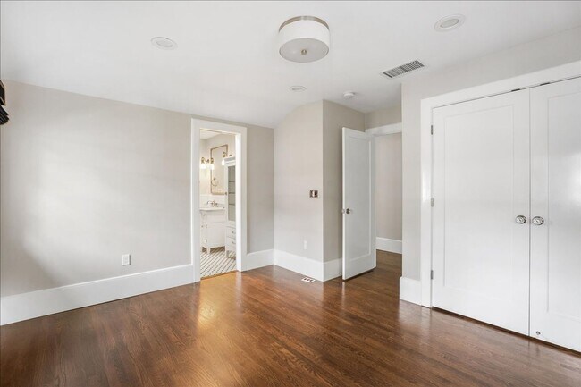 Building Photo - 1133 42nd St