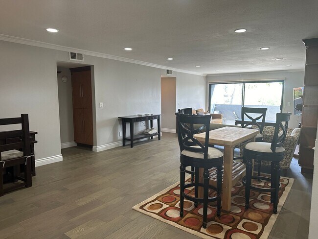 Building Photo - PRIME HOLLYWOOD CONDO!!! 2 Bed/2 Bath LUXURY LIVING!