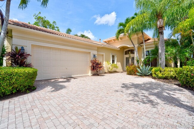 Building Photo - 119 Esperanza Way