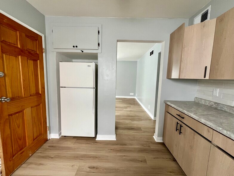 Building Photo - 3808 S 48th St