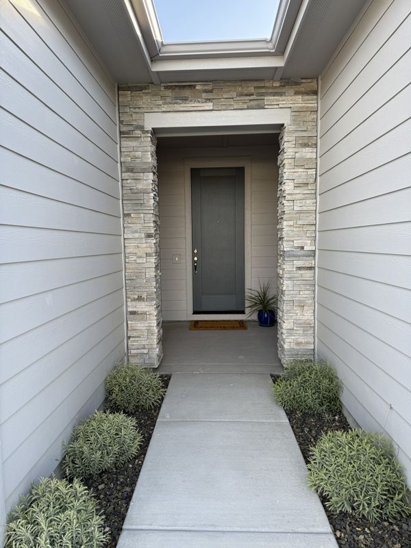 Building Photo - 15350 Blue Pinion Ave