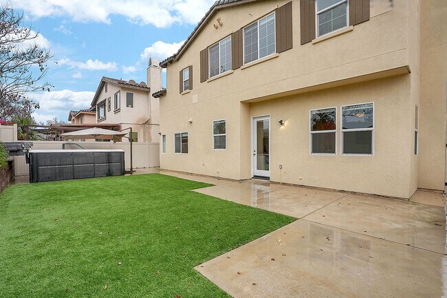 Building Photo - Beautiful executive home in the Eastlake-C...