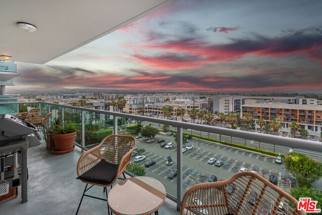 Building Photo - 13600 Marina Pointe Dr