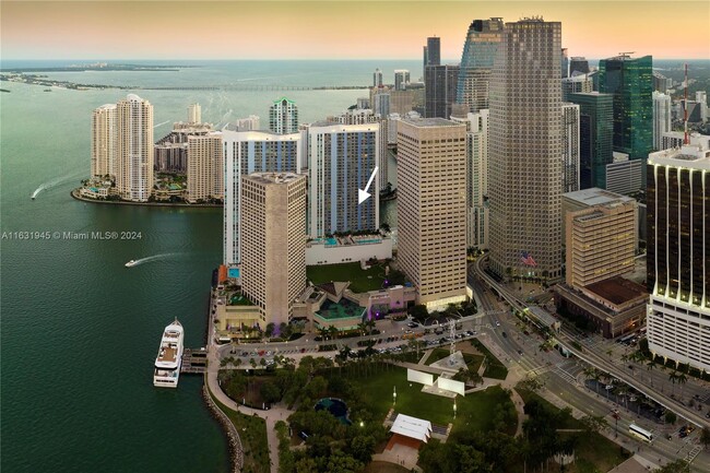 Building Photo - 325 S Biscayne Blvd