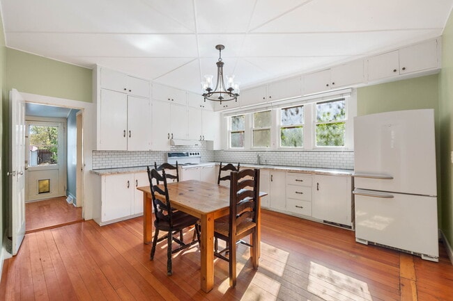 Building Photo - 113 Garden St