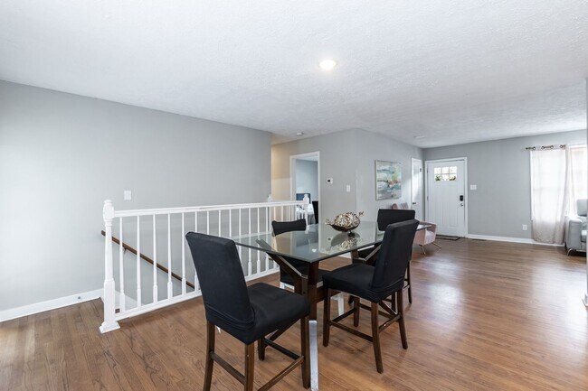 Building Photo - 2212 Foxtrot Rd
