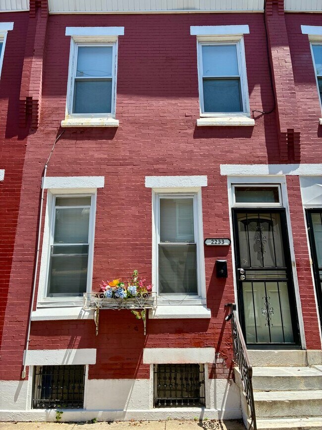 Building Photo - Spacious 3-Bedroom Home in North Philadelphia