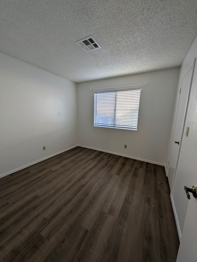 Building Photo - AVAILABLE NOW IN KYRENE AREA OF CHANDLER!!!