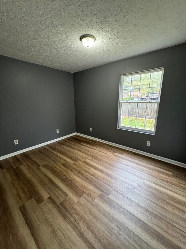 Building Photo - Lock Six Landing